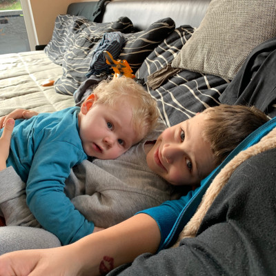 Mit meinem Sohn kuscheln